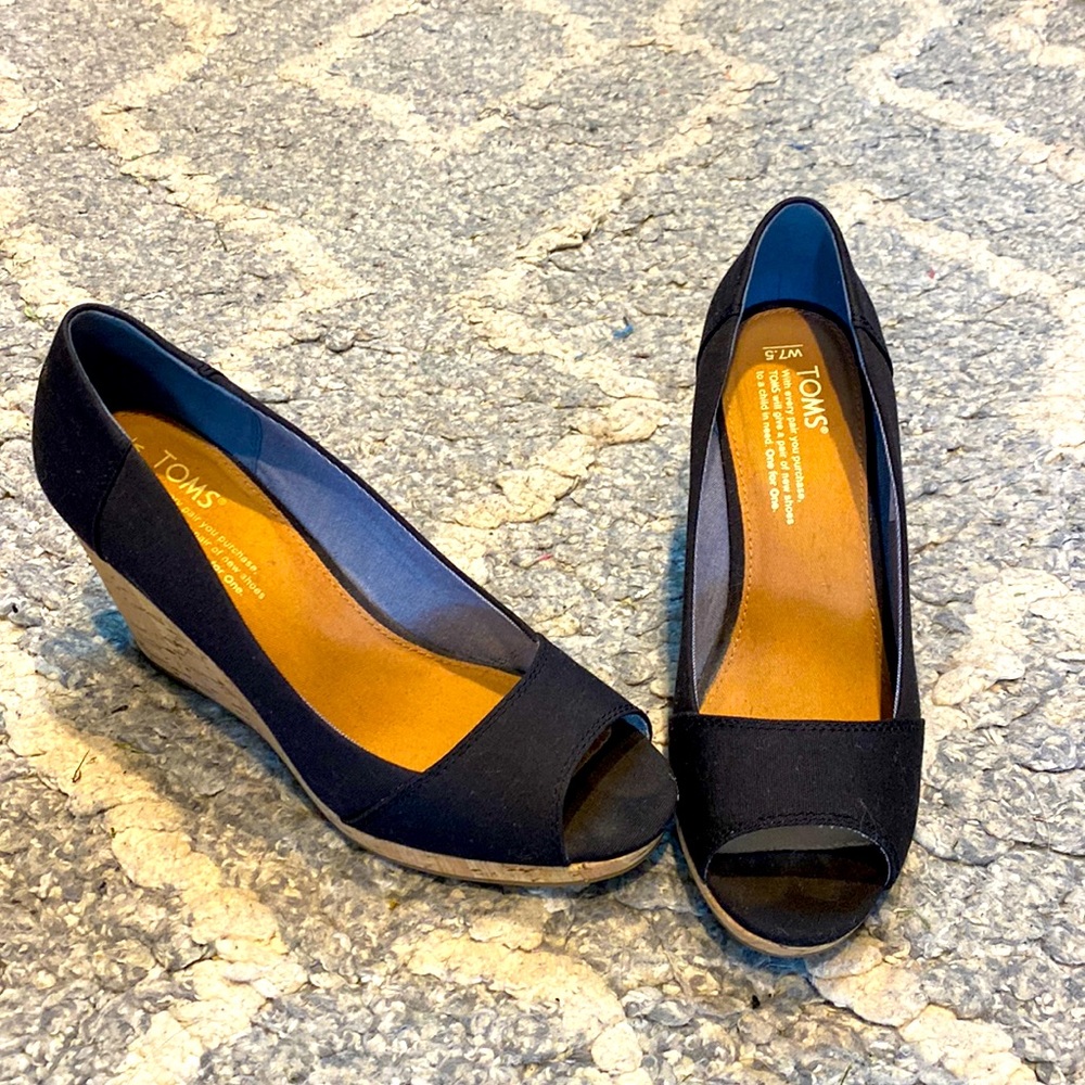 TOMS black wedges